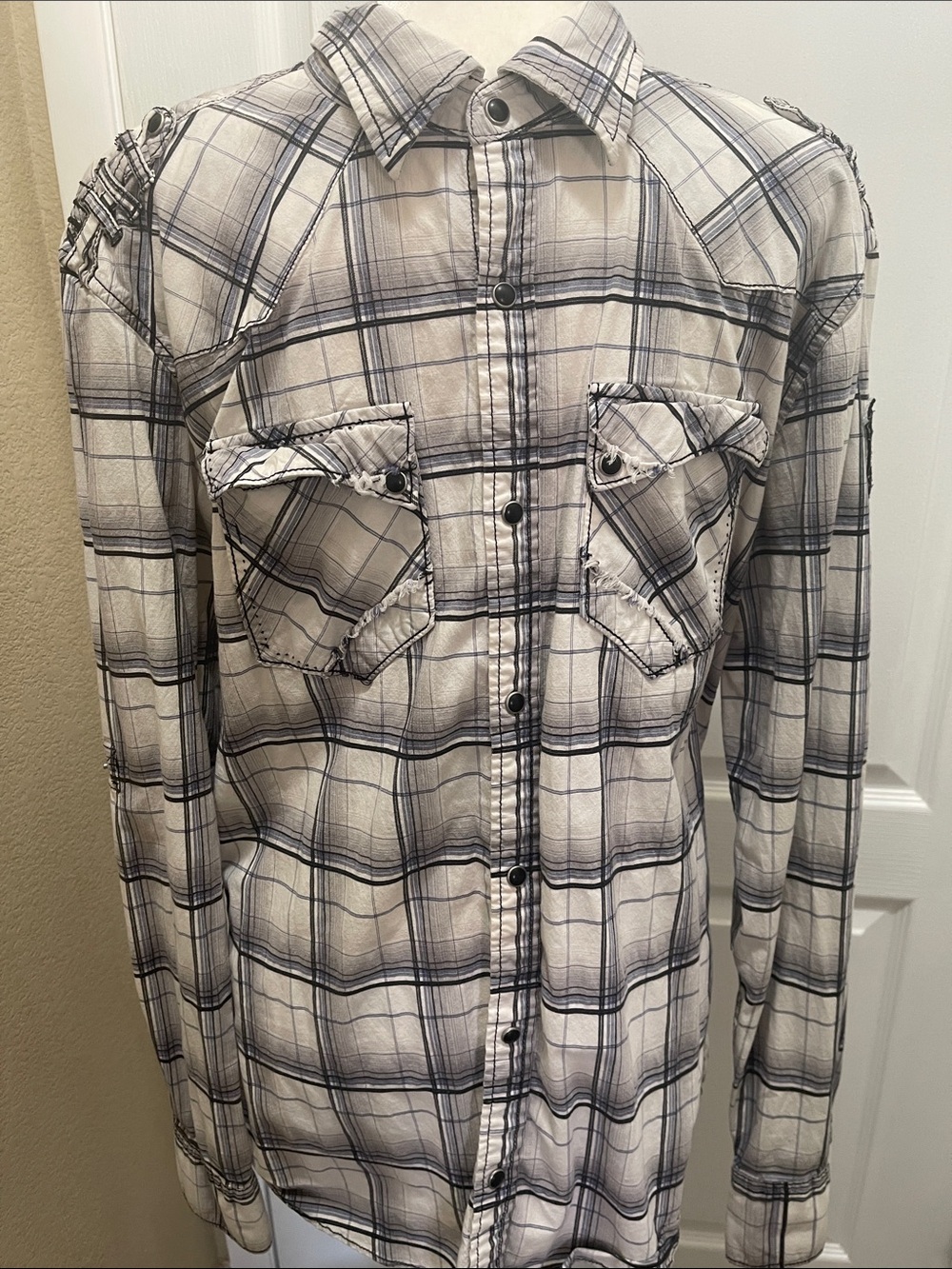 BKE Men’s Plaid Button-Down Shirt in Beige and Black